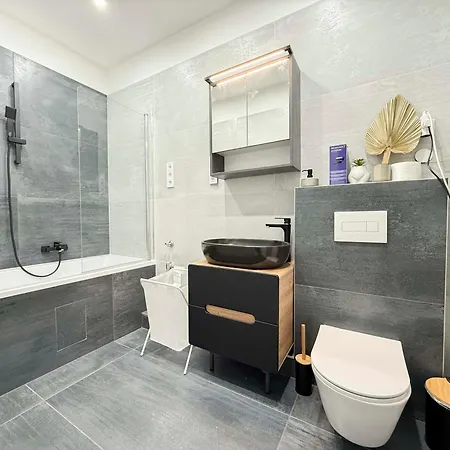 N33 Spacious Luxury 3br