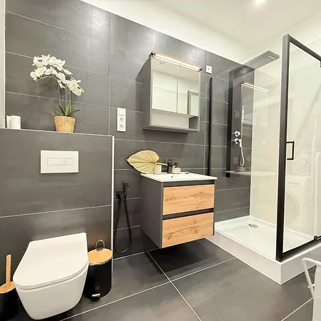 N33 Spacious Luxury 3br