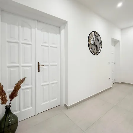 N33 Spacious Luxury 3br Lejlighed