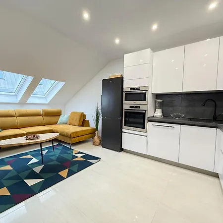 N33 Spacious Luxury 3br Appartement *