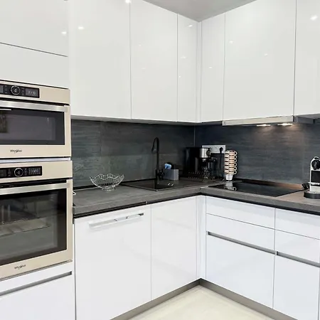 N33 Spacious Luxury 3br