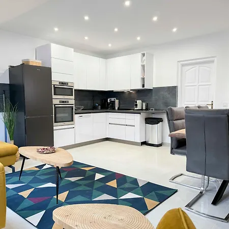 N33 Spacious Luxury 3br Appartement *